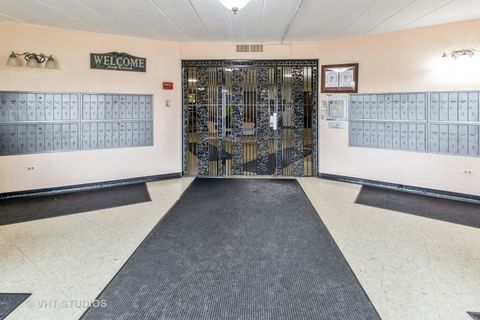 Tiny photo for 5540 Walnut Avenue #4A, Downers Grove, IL 60515 (MLS # 12488387)