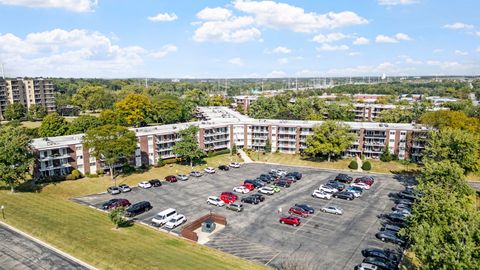 Tiny photo for 5540 Walnut Avenue #4A, Downers Grove, IL 60515 (MLS # 12488387)