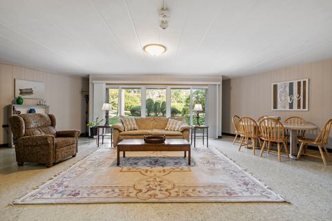 Tiny photo for 5540 Walnut Avenue #4A, Downers Grove, IL 60515 (MLS # 12488387)