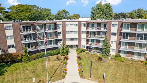 Tiny photo for 5540 Walnut Avenue #4A, Downers Grove, IL 60515 (MLS # 12488387)