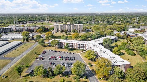 Tiny photo for 5540 Walnut Avenue #4A, Downers Grove, IL 60515 (MLS # 12488387)