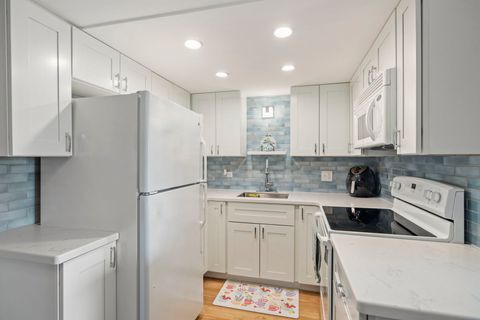 Tiny photo for 5540 Walnut Avenue #4A, Downers Grove, IL 60515 (MLS # 12488387)