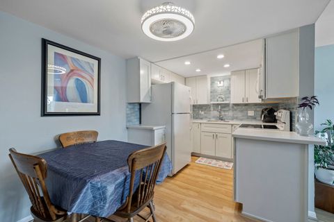 Tiny photo for 5540 Walnut Avenue #4A, Downers Grove, IL 60515 (MLS # 12488387)