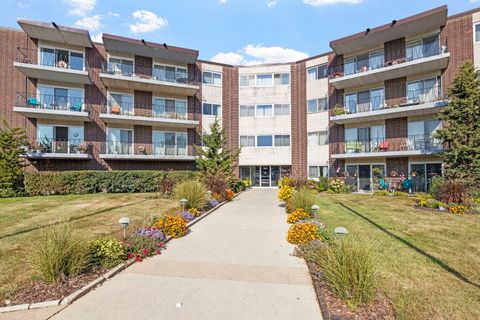Photo of 5540 Walnut Avenue #4A, Downers Grove, IL 60515 (MLS # 12488387)