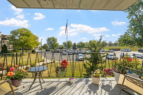 Tiny photo for 5540 Walnut Avenue #4A, Downers Grove, IL 60515 (MLS # 12488387)