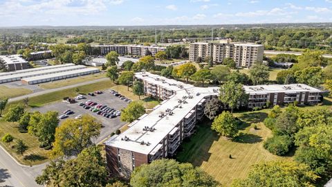 Tiny photo for 5540 Walnut Avenue #4A, Downers Grove, IL 60515 (MLS # 12488387)