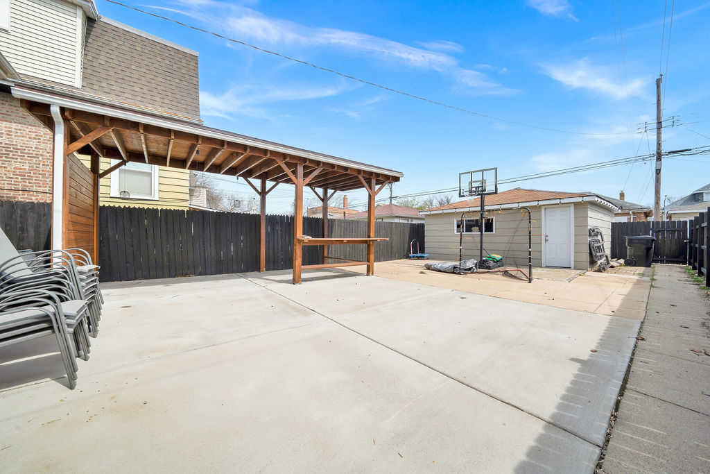 2543 N Newcastle Avenue