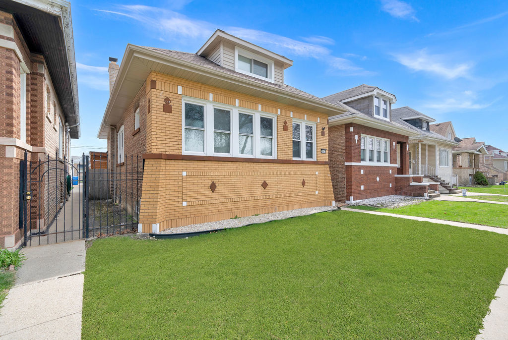 2543 N Newcastle Avenue