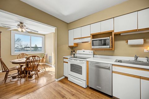 Tiny photo for 450 Raintree Court #3B, Glen Ellyn, IL 60137 (MLS # 12583109)