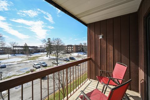 Tiny photo for 450 Raintree Court #3B, Glen Ellyn, IL 60137 (MLS # 12583109)