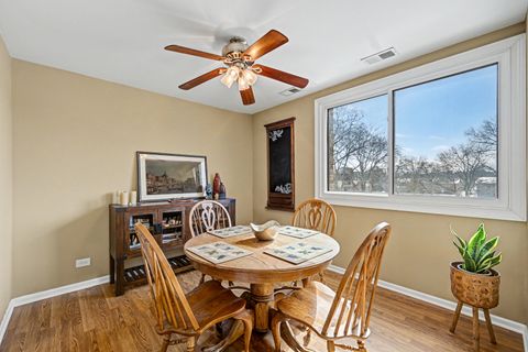 Tiny photo for 450 Raintree Court #3B, Glen Ellyn, IL 60137 (MLS # 12583109)