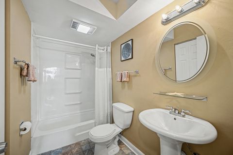 Tiny photo for 450 Raintree Court #3B, Glen Ellyn, IL 60137 (MLS # 12583109)