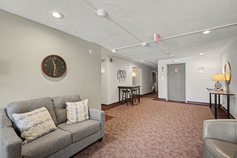 Tiny photo for 450 Raintree Court #3B, Glen Ellyn, IL 60137 (MLS # 12583109)