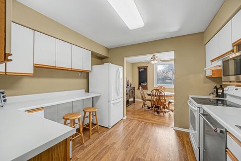 Tiny photo for 450 Raintree Court #3B, Glen Ellyn, IL 60137 (MLS # 12583109)