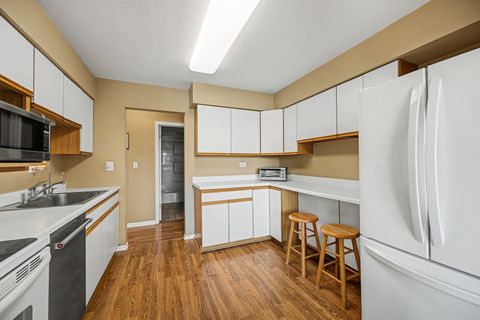 Tiny photo for 450 Raintree Court #3B, Glen Ellyn, IL 60137 (MLS # 12583109)