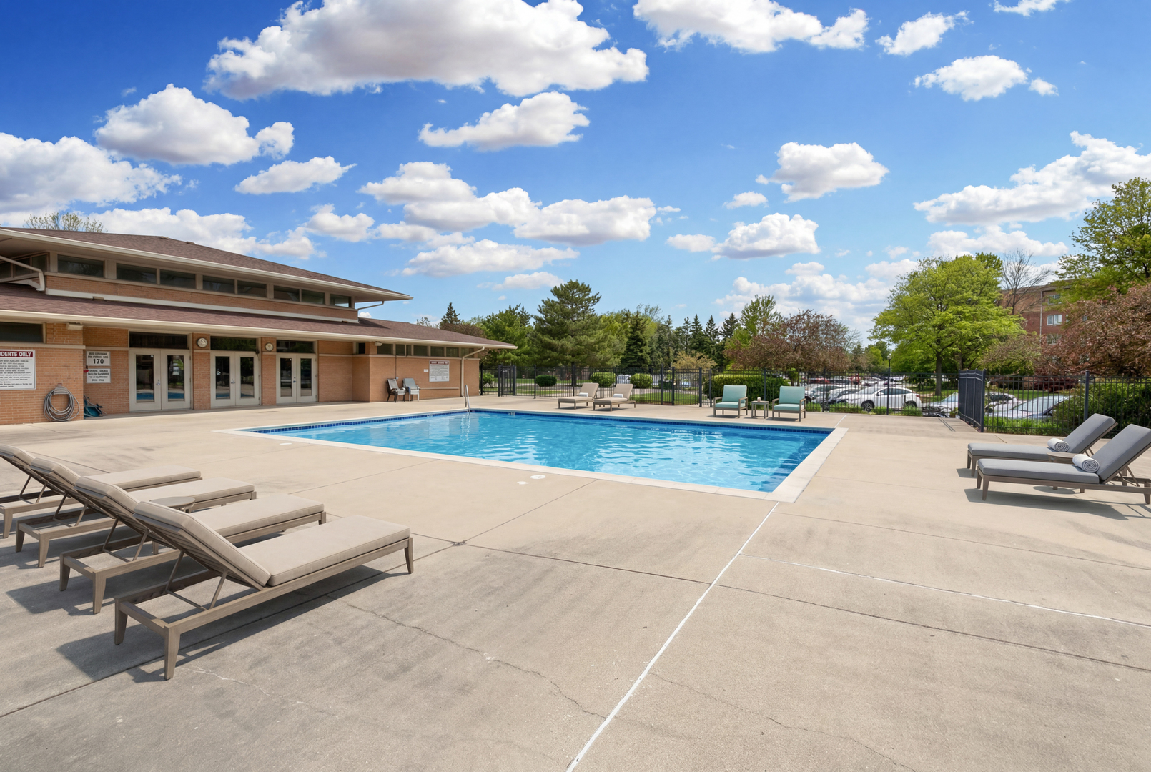 710 Creekside Drive 302