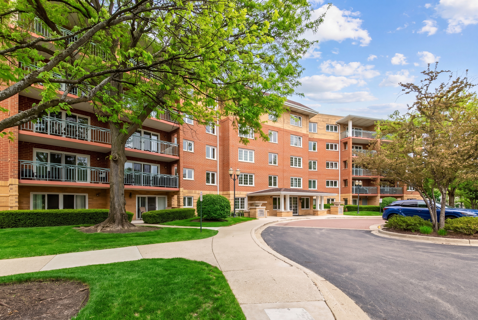 710 Creekside Drive 302