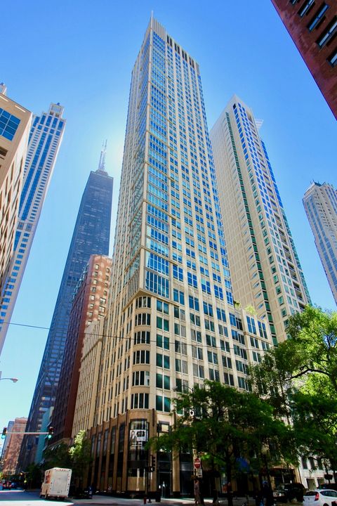 Photo of 57 E Delaware Place #3102, Chicago, IL 60611 (MLS # 12626104)
