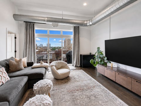 Tiny photo for 1225 W MORSE Avenue #511, Chicago, IL 60626 (MLS # 12717221)