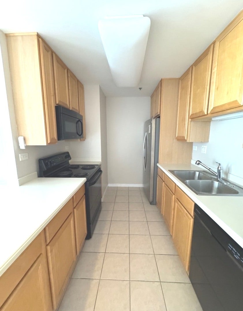 77 S Evergreen Avenue 407