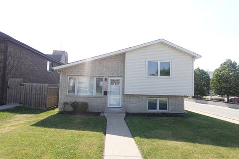 Photo of 9800 S ARTESIAN Avenue, Evergreen Park, IL 60805 (MLS # 12739344)