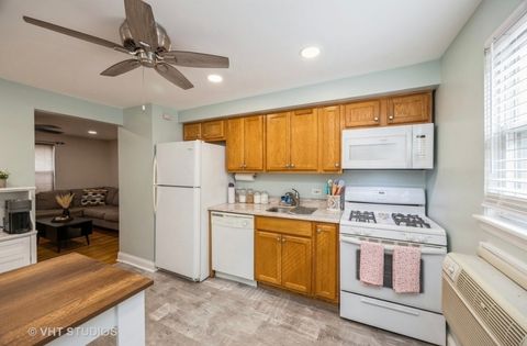 Tiny photo for 6952 W 65th Street #2B, Chicago, IL 60638 (MLS # 12607998)