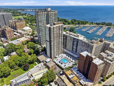 Photo of 525 W Hawthorne Place #608, Chicago, IL 60657 (MLS # 12742934)