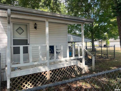 Tiny photo for 511 W HELEN Avenue, Christopher, IL 62822 (MLS # EB459440)