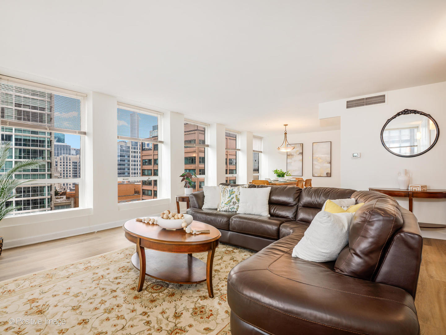 260 E Chestnut Street 2507