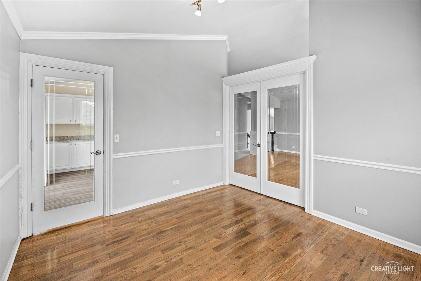 3292 Bromley Lane