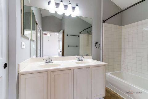 Tiny photo for 2858 Falling Waters Lane, Lindenhurst, IL 60046 (MLS # 12500015)