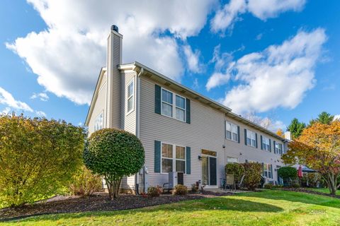 Tiny photo for 2858 Falling Waters Lane, Lindenhurst, IL 60046 (MLS # 12500015)