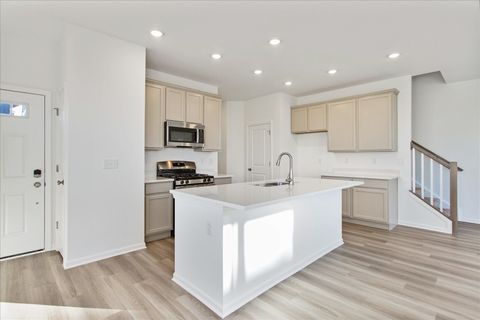 Tiny photo for 306 Kingsport Drive, South Elgin, IL 60177 (MLS # 12532184)