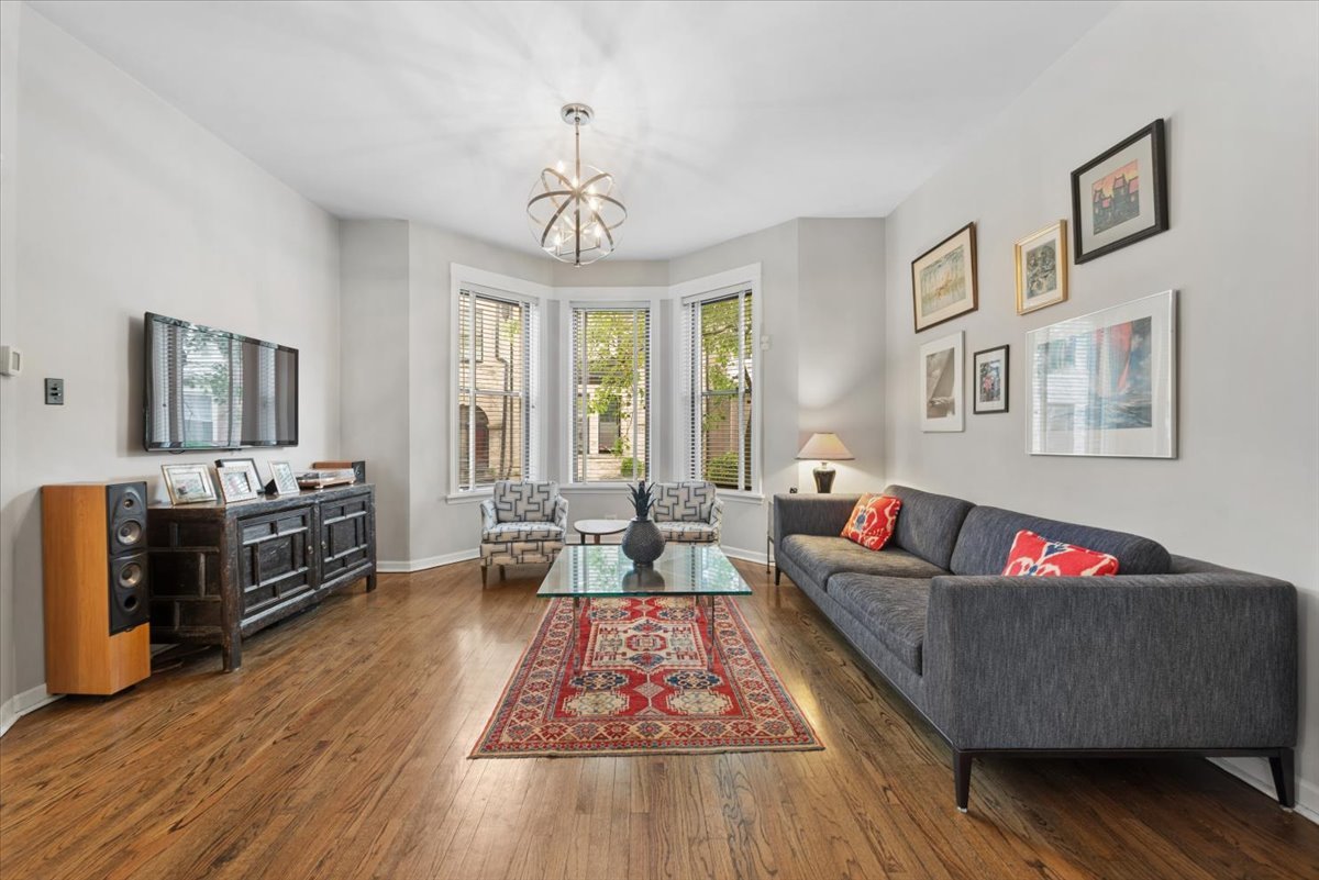 3822 N ALTA VISTA Terrace