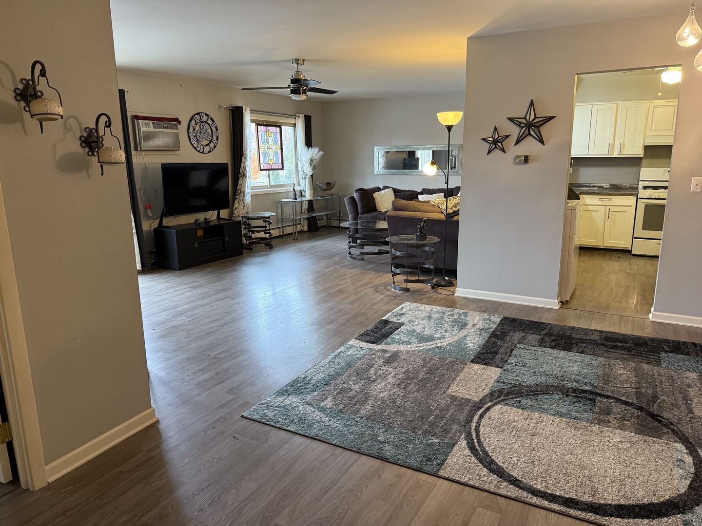 5725 Holmes Avenue 15