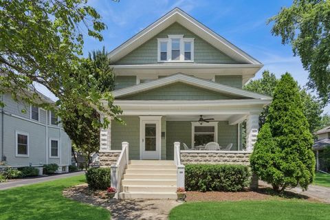 Tiny photo for 111 W Franklin Street, Wheaton, IL 60187 (MLS # 12685834)
