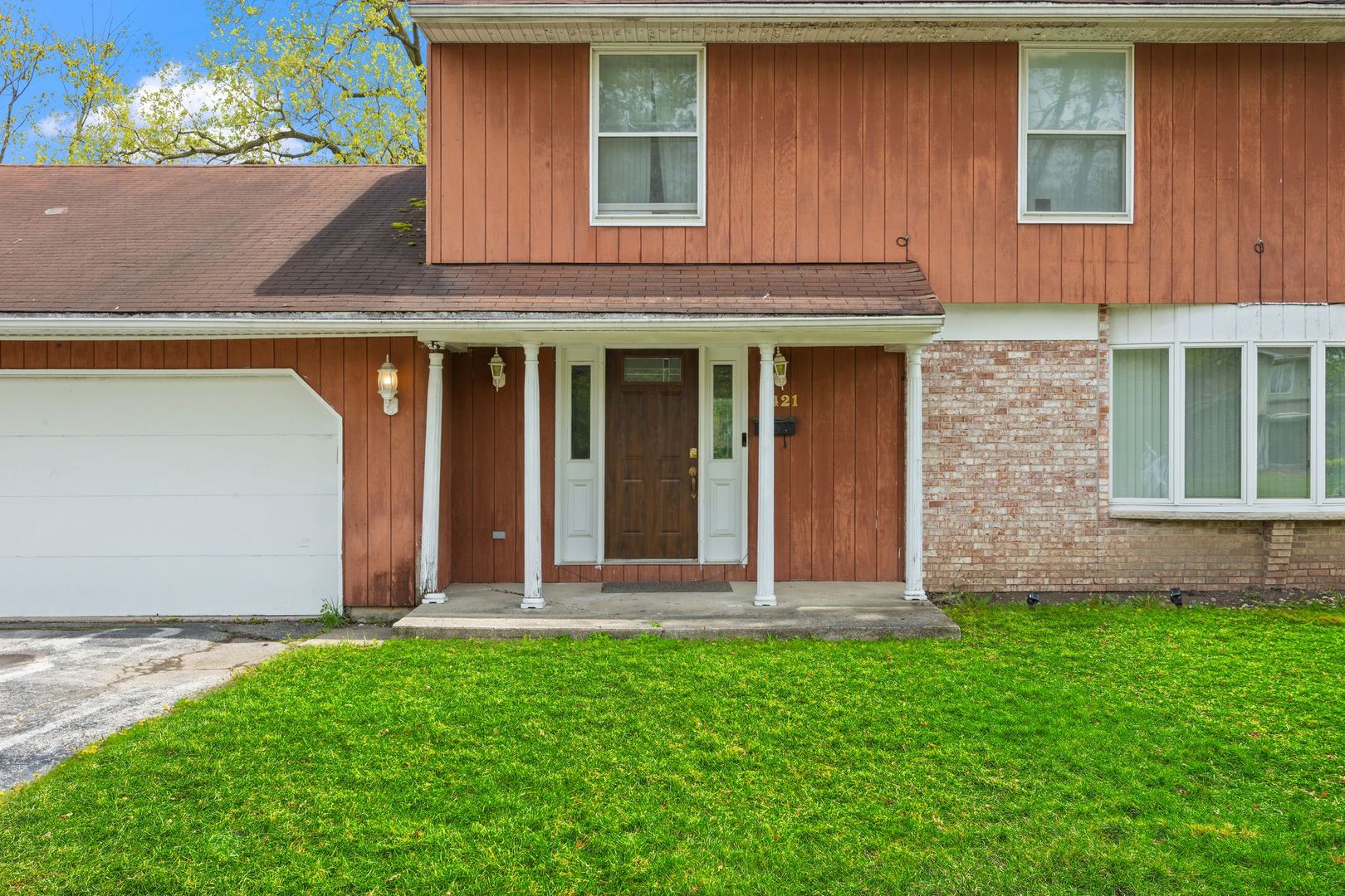 1421 LAWRENCE CRESCENT Street