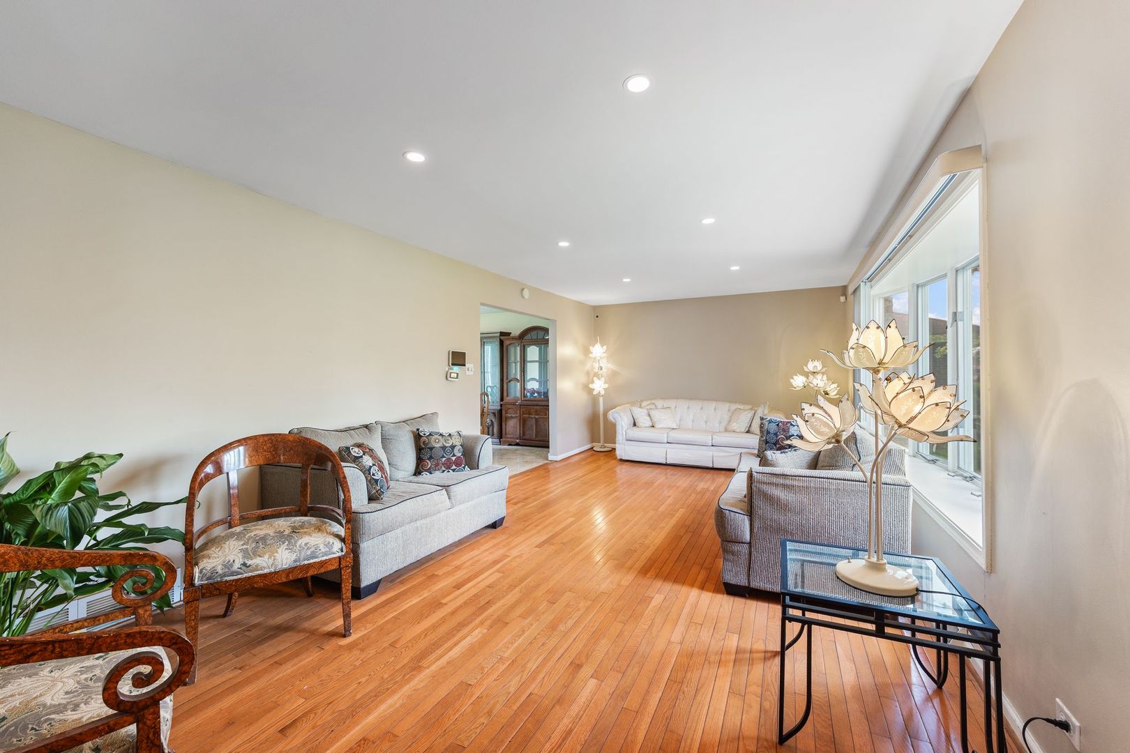 1421 LAWRENCE CRESCENT Street