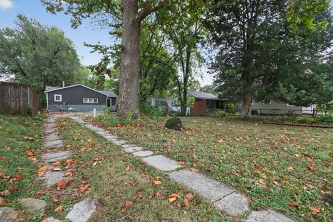 Tiny photo for 1216 S Oak Street, Bloomington, IL 61701 (MLS # 12500244)