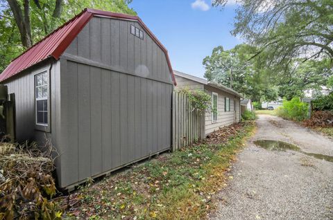Tiny photo for 1216 S Oak Street, Bloomington, IL 61701 (MLS # 12500244)