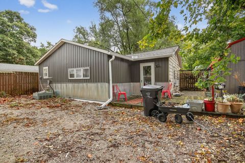 Tiny photo for 1216 S Oak Street, Bloomington, IL 61701 (MLS # 12500244)