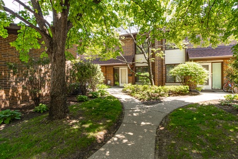 Photo of 1071 Deerfield Place, Highland Park, IL 60035 (MLS # 12738812)
