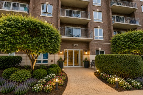 Photo of 1477 E Thacker Street #205, Des Plaines, IL 60016 (MLS # 12646188)