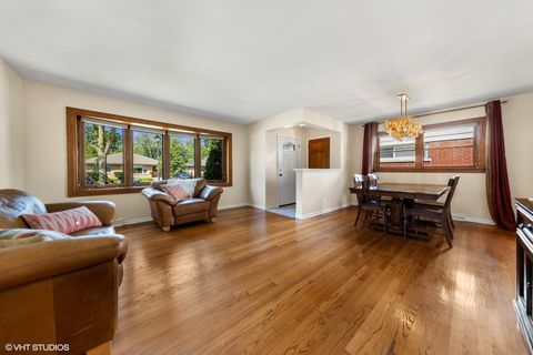 Tiny photo for 769 S FAIRVIEW Avenue, Elmhurst, IL 60126 (MLS # 12439573)