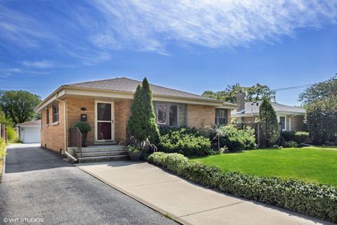 Photo of 769 S FAIRVIEW Avenue, Elmhurst, IL 60126 (MLS # 12439573)
