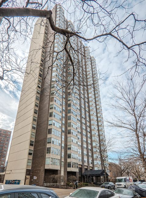 525 W Hawthorne Place 101 Chicago IL 60657