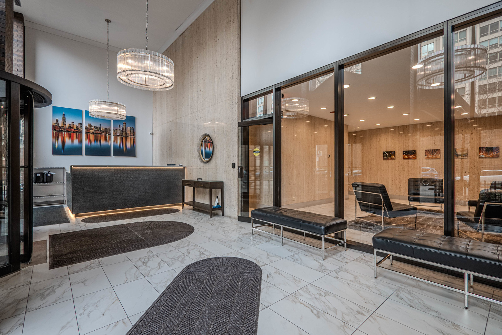 525 W Hawthorne Place 101