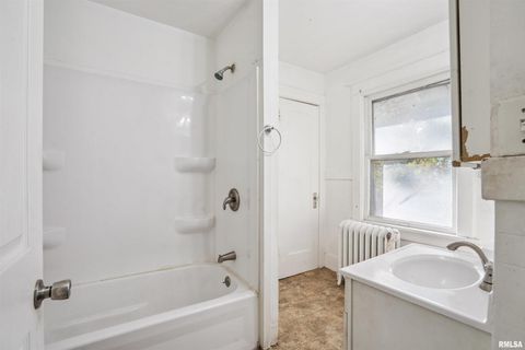 Tiny photo for 209 E 13TH Street, Davenport, IA 52803 (MLS # QC4268710)