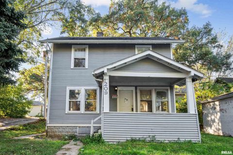 Photo of 209 E 13TH Street, Davenport, IA 52803 (MLS # QC4268710)