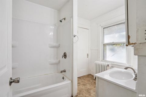 Tiny photo for 209 E 13TH Street, Davenport, IA 52803 (MLS # QC4268710)